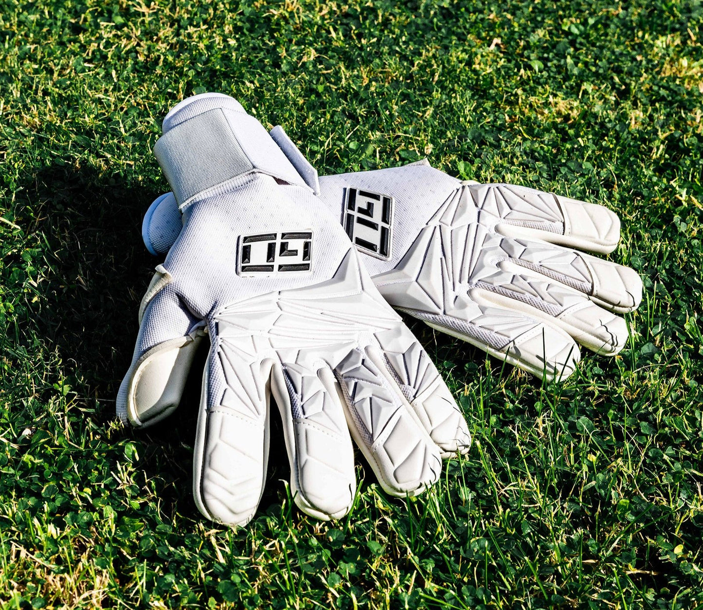 GK-Force White + Undershorts