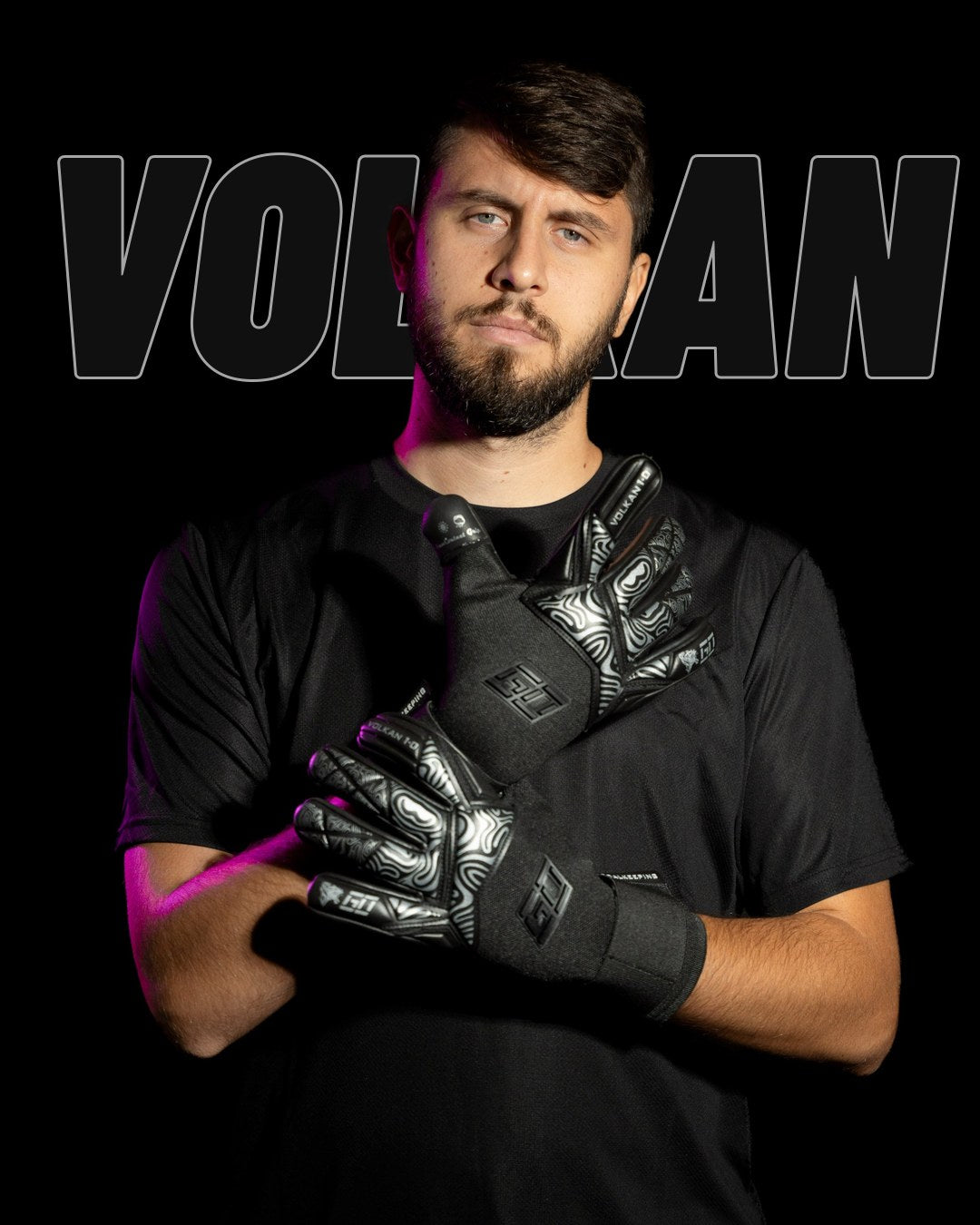Portiere con i guanti GO Volkan Black incrociati
